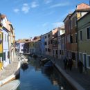 Otok BURANO (znan predvsem po čipki in barvitih hišah)