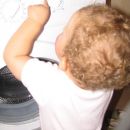 Pa pomagam mamici pri nastavitvi pralnega stroja