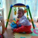 samo da se mal ukvarjam s pikapolonico mi mami že zaspoje pesmico o njej