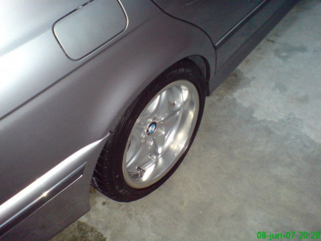 BMW 528i - foto