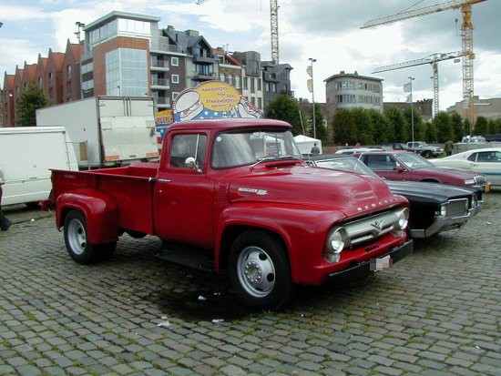 FORD F-100
