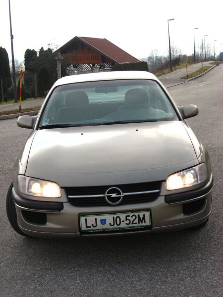 Opel Omega 2.0 16V - foto povečava