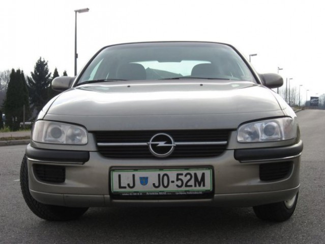Opel Omega 2.0 16V - foto