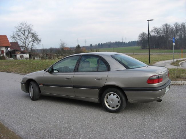 Opel Omega 2.0 16V - foto povečava