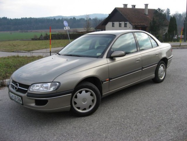 Opel Omega 2.0 16V - foto