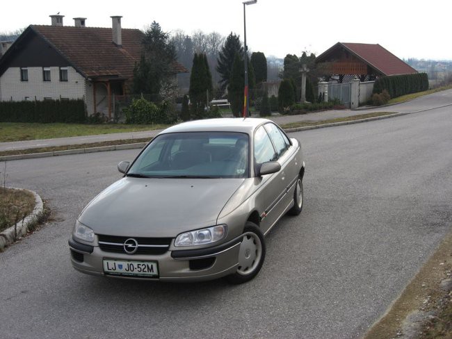 Opel Omega 2.0 16V - foto povečava