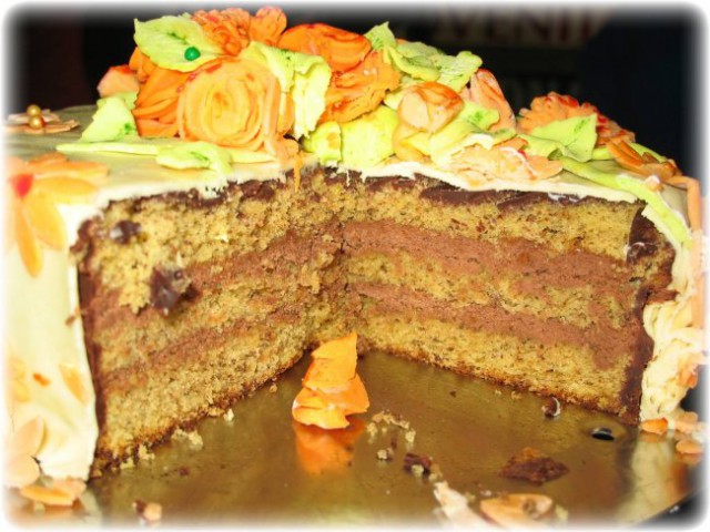Lešnikova torta s čokoladno kremo