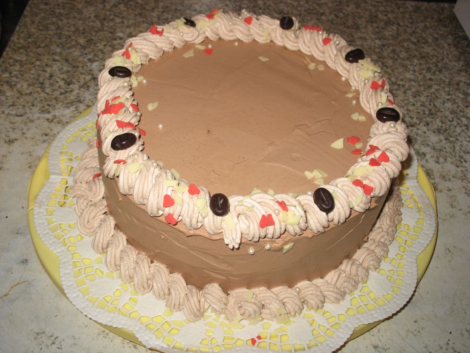 Torta s črno in belo čokolado ter kokosovim mlekom