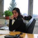 Maca Mica desno od mene