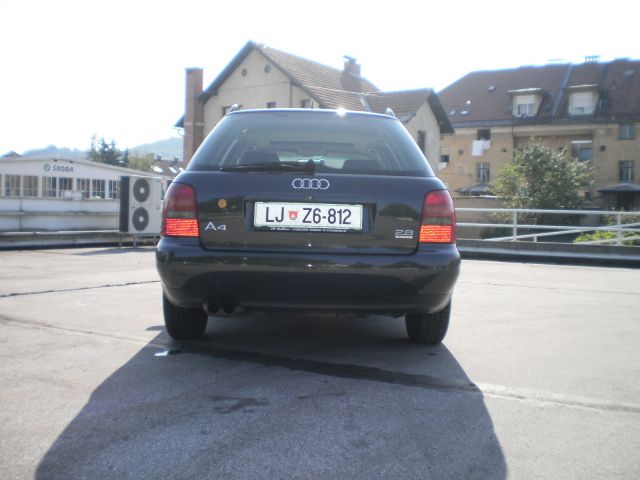 Audi A4 avant 2.8 V6 quattro - foto