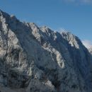 Skalny mur nad Ledinami