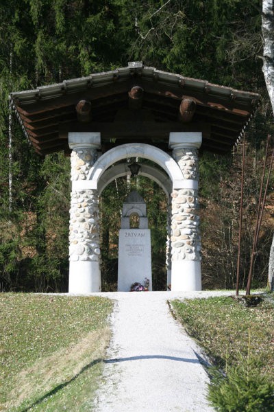 Pomnik zakladnikow, J. Plečnik