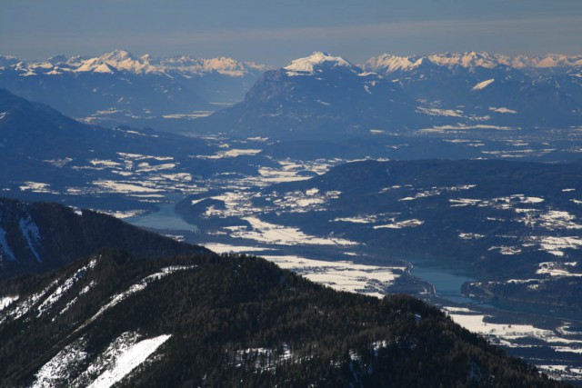 Karyntia - dolina Dravy , Alpy gailtalskie z Dobratschem (w srodku) i Wysokie Taury