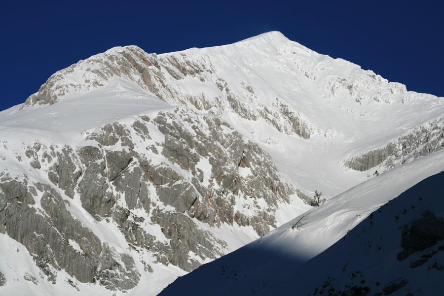 Grintovec i dolina Jame - ...ta biala flanka prosto na szczyt...