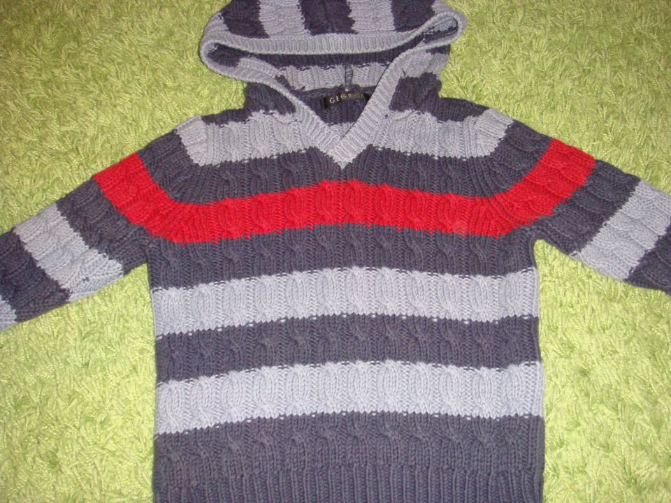 puloverček 2-3 leta(kar velik)george,cena 8eur,zelo lep kot nov!