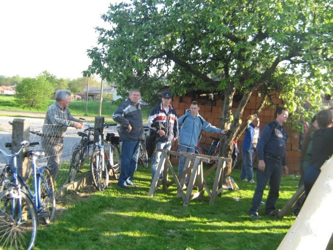 Postavlanje mlaja 2008 - foto povečava