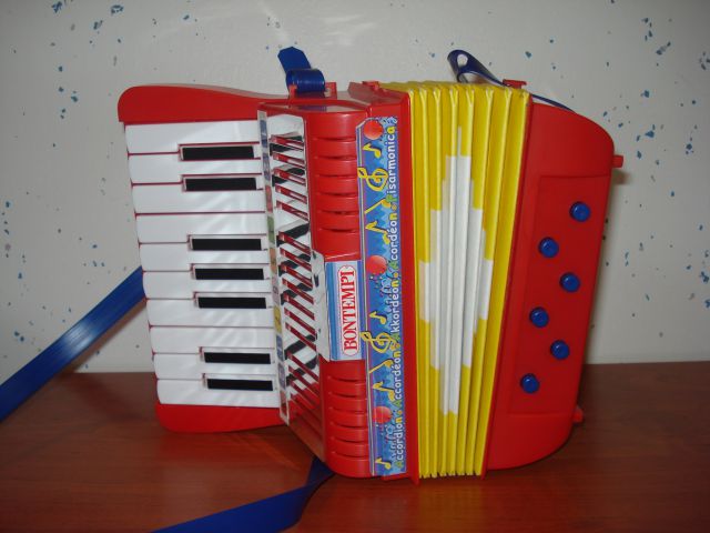 Harmonika Bontempi, cena 13 eur, PTT krijem jaz.
