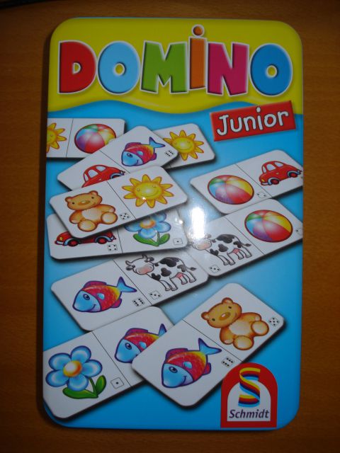 Domino - nov, v kovinsk škatli, cena 4 eur