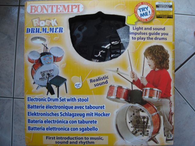 Elektronski bobni s stolčkom, cena 19 eur