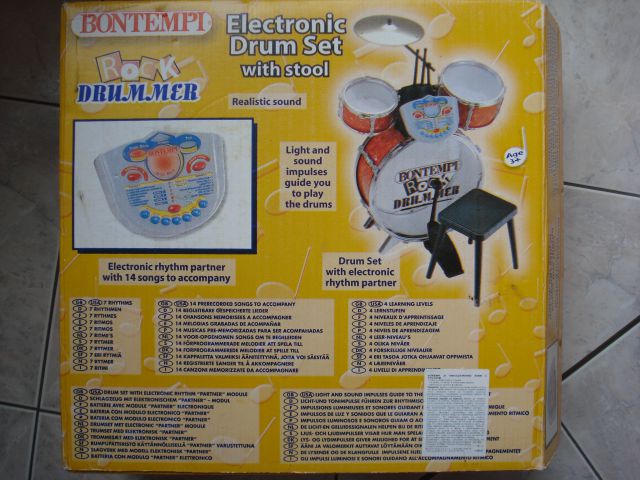 Elektronski bobni s stolčkom, cena 19 eur