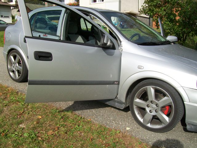 Opel astra - foto