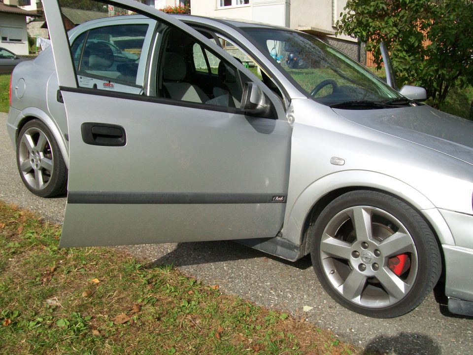 Opel astra - foto povečava