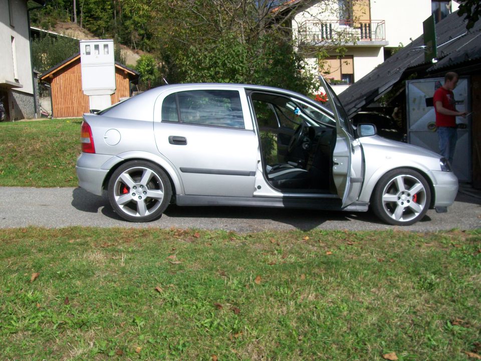 Opel astra - foto povečava