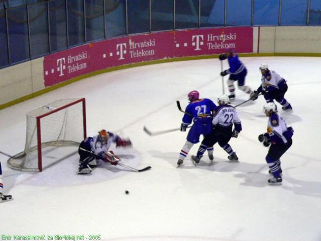 KHL Medveščak : Ujpesti TE  4:1 (1:0,2:0,1:1) - foto