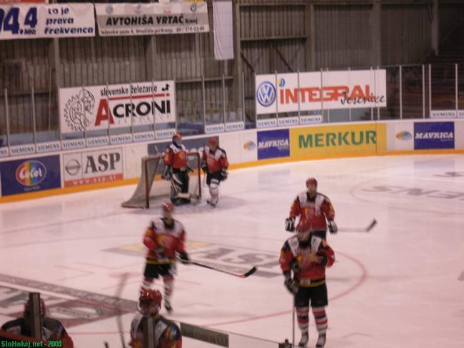 HK Acroni Jesenice : Ujpesti TE  8:1 (1:0,4:1 - foto povečava