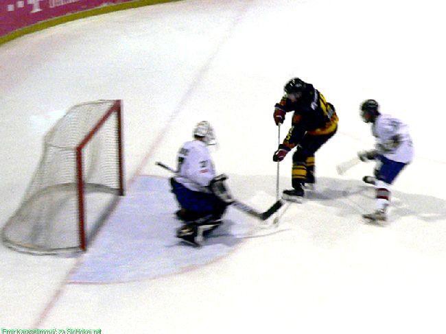 KHL Mladost : HK Maribor  4:8 (2:1,1:4,1:3) - - foto povečava