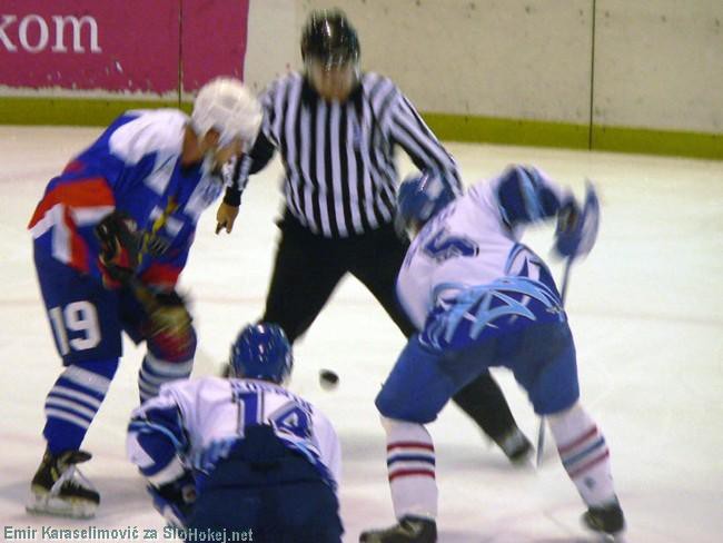 KHL Zagreb : HK Triglav  3:14 (1:4,1:6,1:4) - - foto povečava