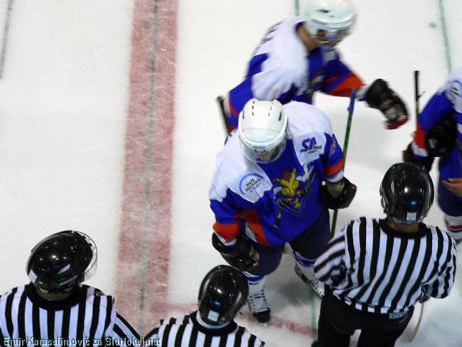 KHL Zagreb : HK Triglav  3:14 (1:4,1:6,1:4) - - foto povečava