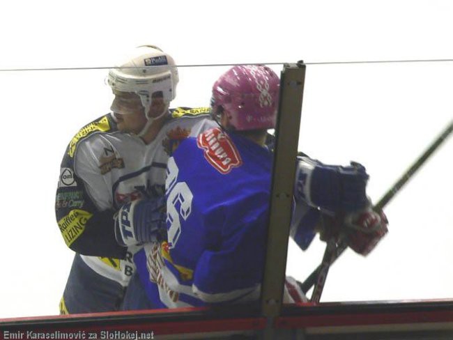 KHL Medveščak : Alba Volan FeVita  0:9 (0:4,0 - foto povečava