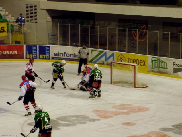 HDD ZM Olimpija : HK Acroni Jesenice  2:4 (0: - foto