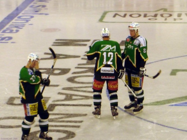 HDD ZM Olimpija : HK Acroni Jesenice  2:4 (0: - foto