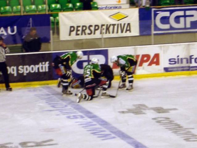 HDD ZM Olimpija : HK Acroni Jesenice  2:4 (0: - foto