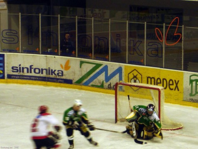 HDD ZM Olimpija : HK Acroni Jesenice  2:4 (0: - foto