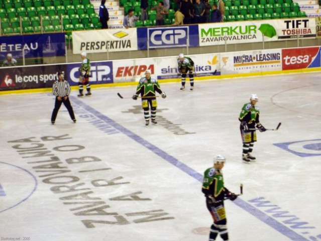 HDD ZM Olimpija : HK Acroni Jesenice  2:4 (0: - foto