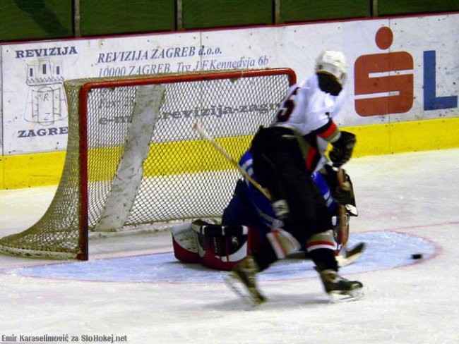 KHL Medveščak : DAC Invitel  2:3 OT (0:0,1:1, - foto povečava