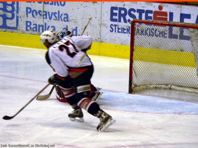 KHL Medveščak : DAC Invitel  2:3 OT (0:0,1:1, - foto povečava