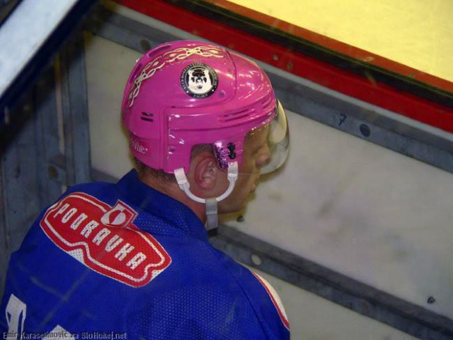 KHL Medveščak : HK VTZ Slavija  1:6 (0:4,1:0, - foto povečava