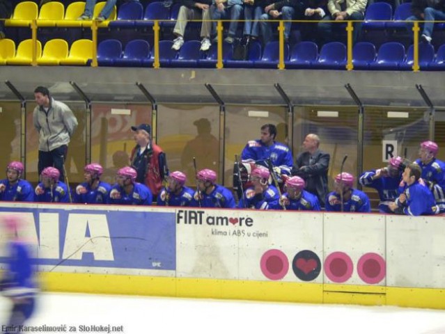 KHL Medveščak : HK VTZ Slavija  1:6 (0:4,1:0, - foto