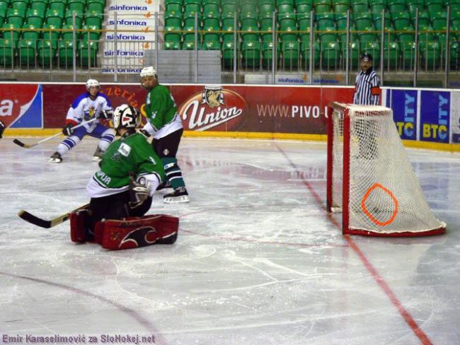 HS Olimpija : KHL Zagreb  4:7 (2:2,0:2,2:3) - - foto povečava