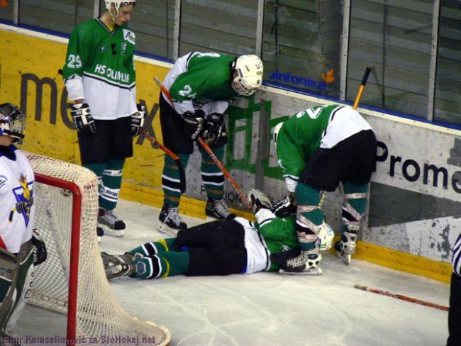 HS Olimpija : KHL Zagreb  4:7 (2:2,0:2,2:3) - - foto povečava