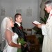 in še DA pred najboljšim župnikom v Mariboru:-) cerkvena poroka je bila sanjska in res hva