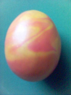 Na izpihanem jajcu iz odrezka fimo klobase
