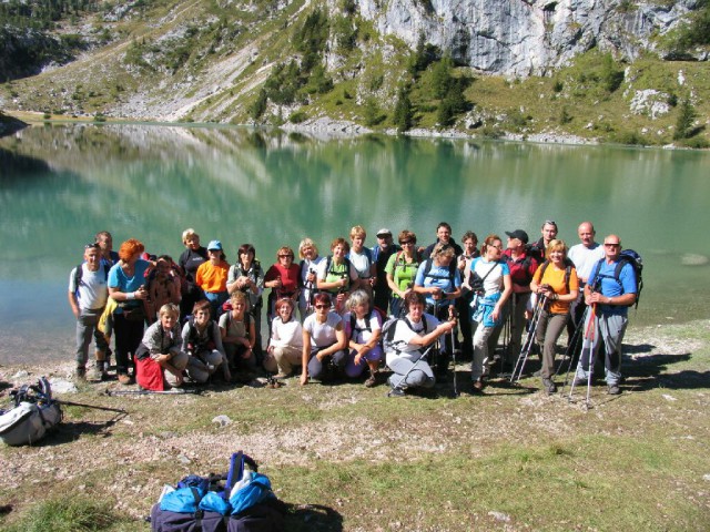 Za nami je bilo že tri ure poti in prijazna planinska koča pri Krnskih jezerih