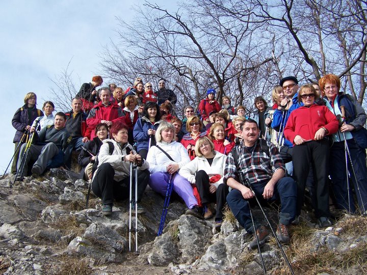 ... vrh je tu ter mi na njem