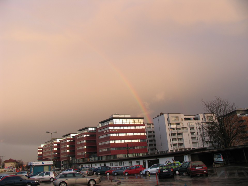 Ob prihodu na železniško postajo v Ljubljani nas je pričakala mavrica