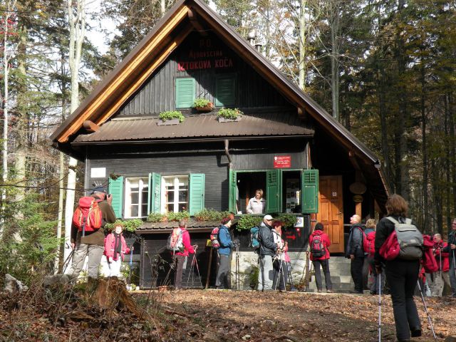 ... in koča z oskrbnico Vesno je tu